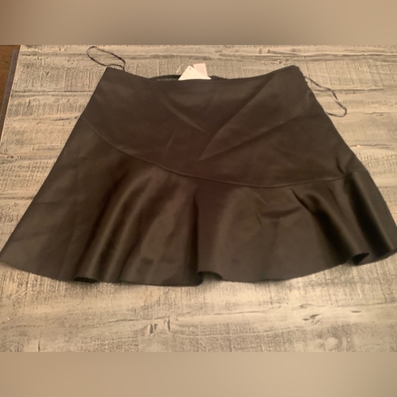 NWT Connection 18 Women’s Black Large Skirt, 17”waist, side zipper, Spandex - Picture 1 of 3